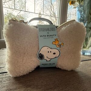 Peanuts x Ulta Beauty Snoopy makeup bag duo - limited edition.